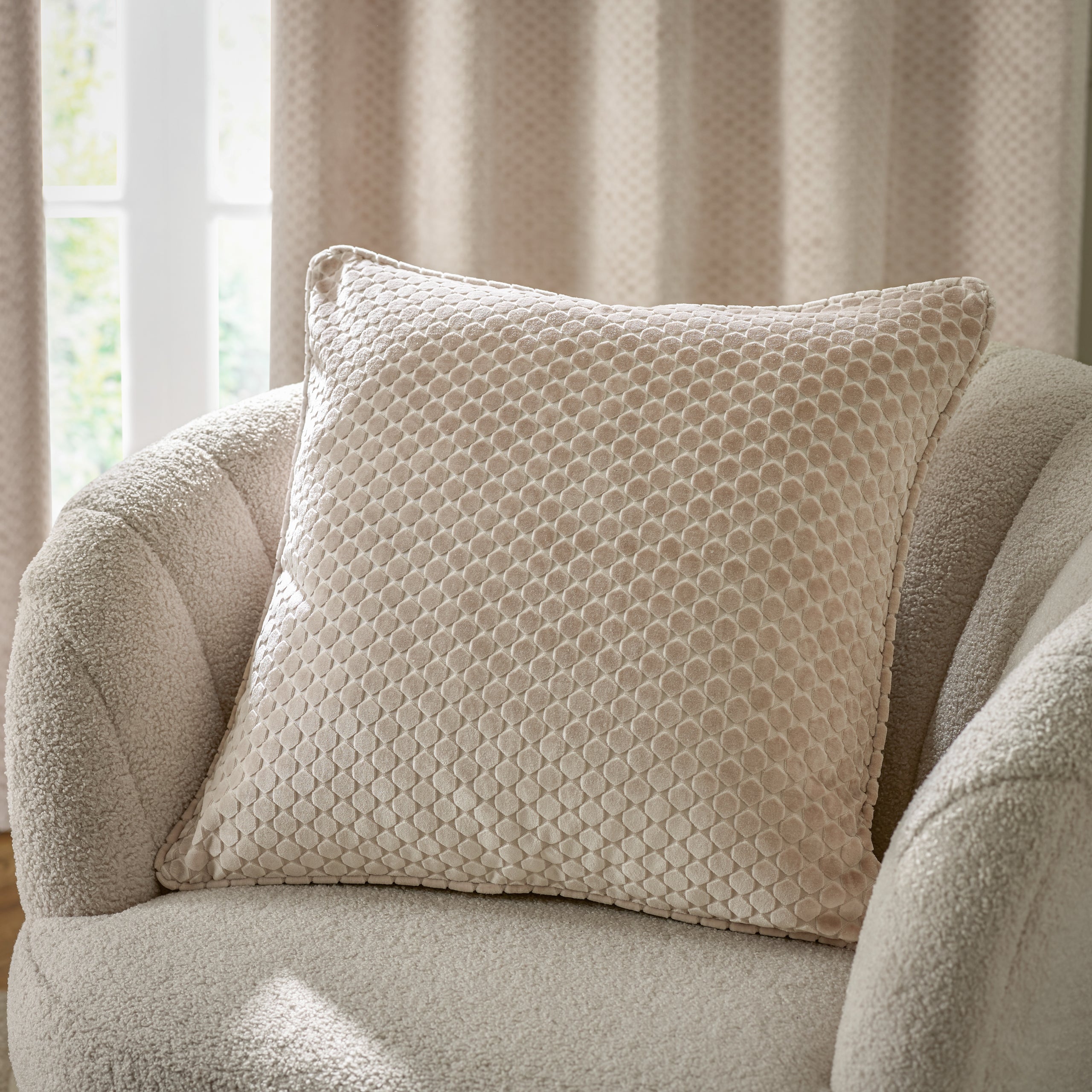 Selene Velvet Cushion — Champagne